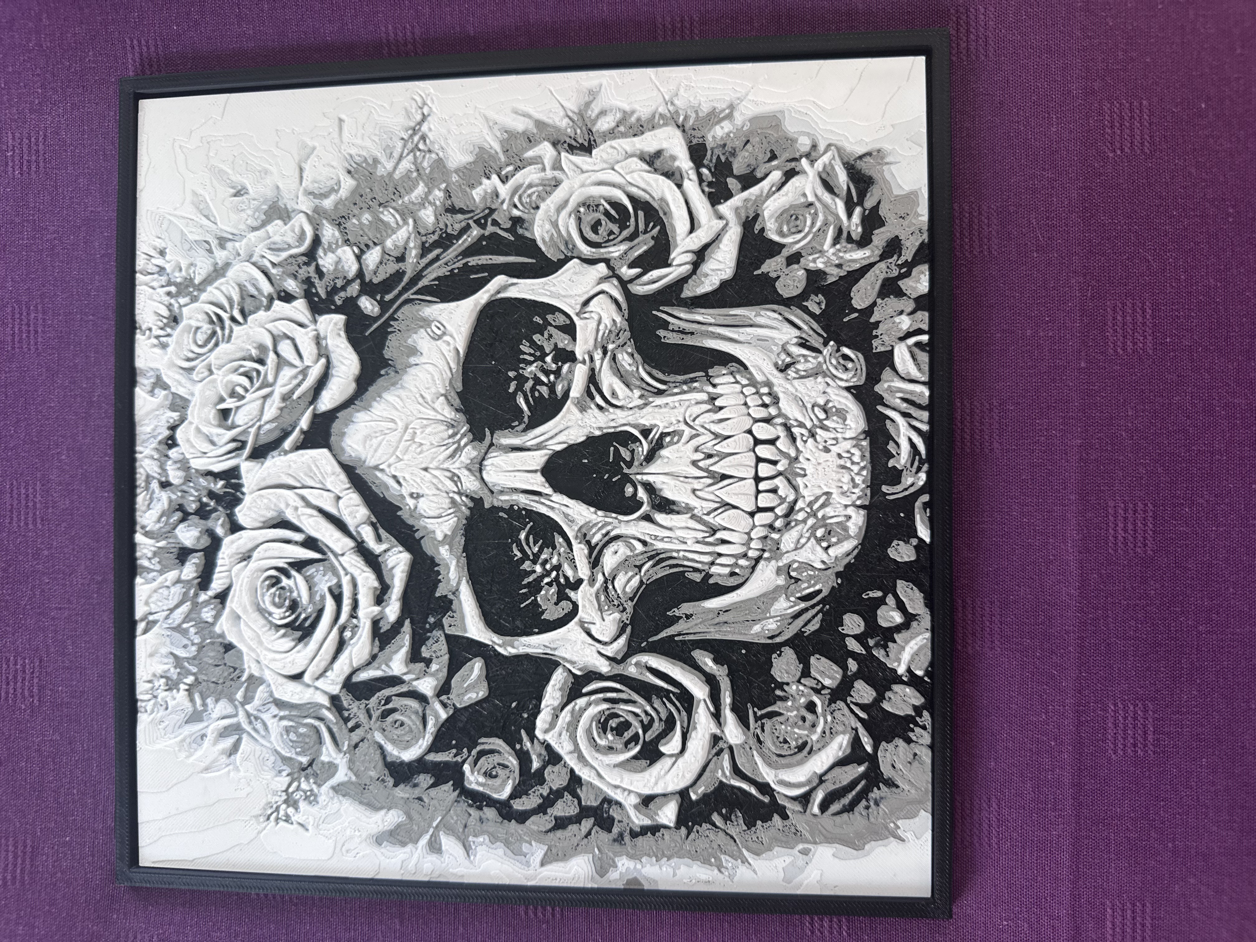 Tableau encadré tête de mort & roses gothiques